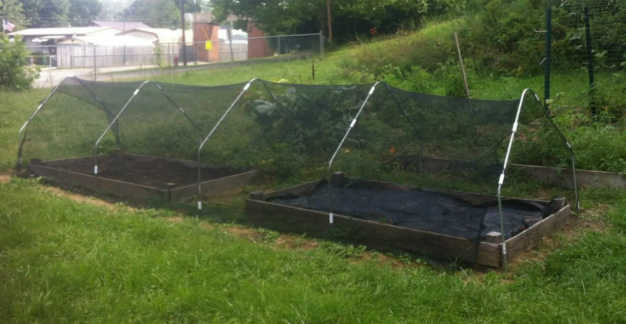 Agfabric 40% Sunblock Shade Cloth Cover with Clips for Plants 6 ft. x 24 ft. Black